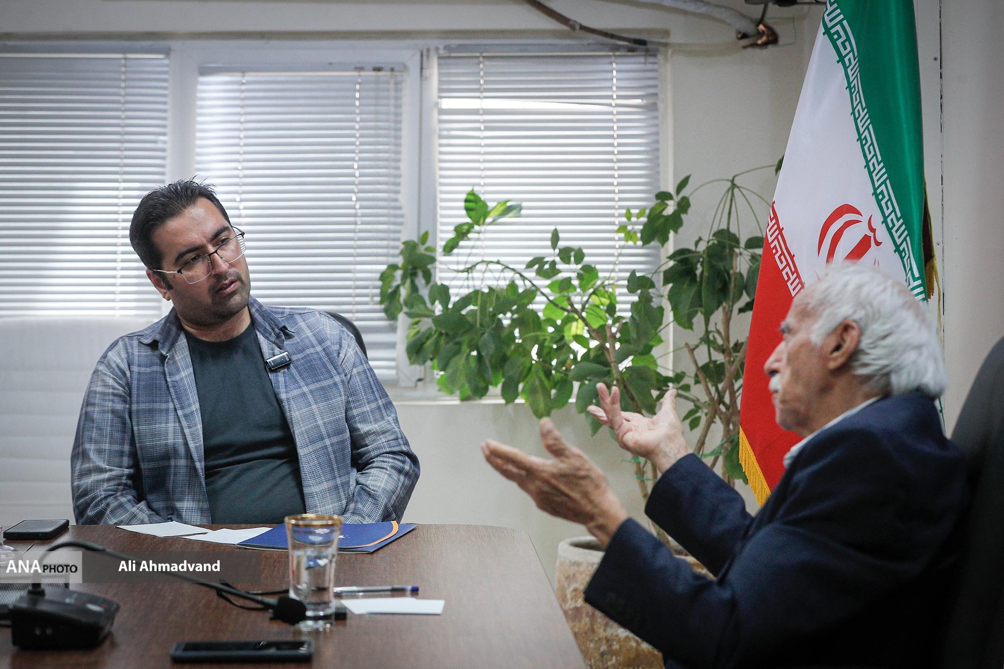 نعمت‌الله گفت برای «قاتل و وحشی» جایزه می‌گیری/ برای فیلم «گاو» از بنیاد فارابی طلبکاریم///