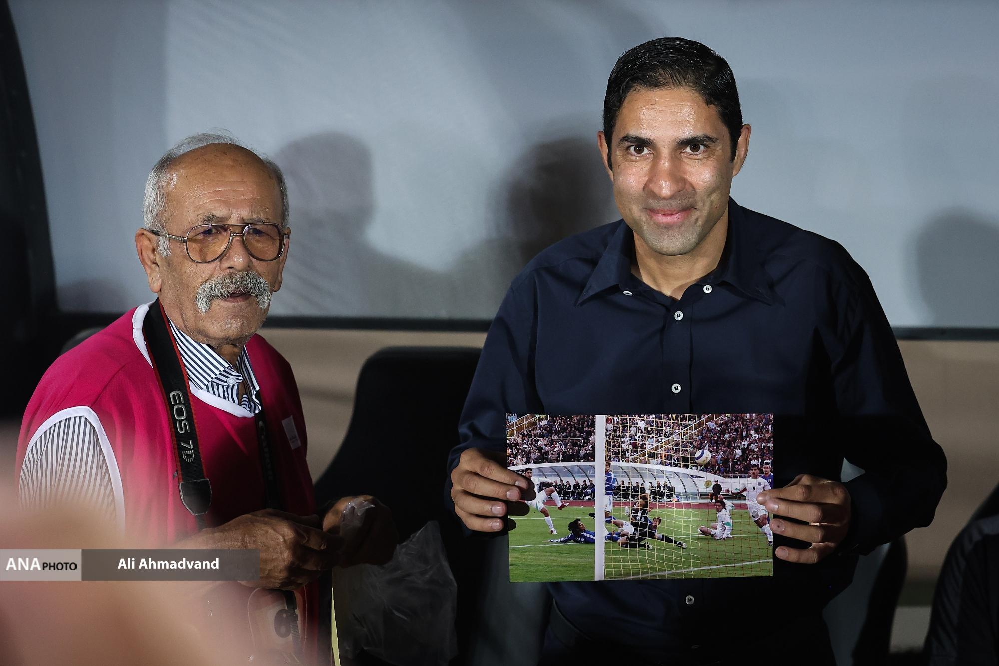 هدیه خاطرهانگیز عکاس ورزشی به هاشمیان هدیه خاطرهانگیز عکاس ورزشی به هاشمیان