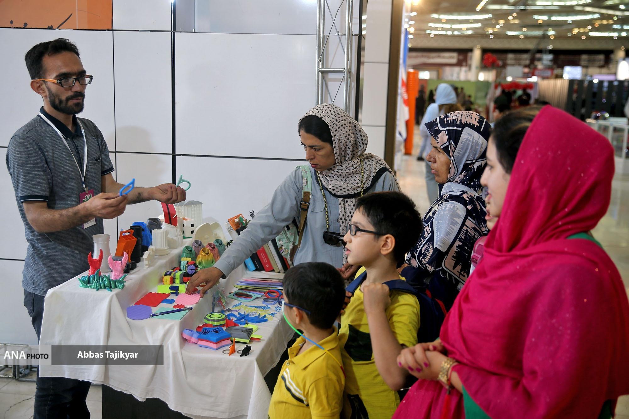 صدای خانواده‌ها از غرفه‌های نوشت‌افزار ایرانی: کیفیت، هویت و امید به تولید داخلی