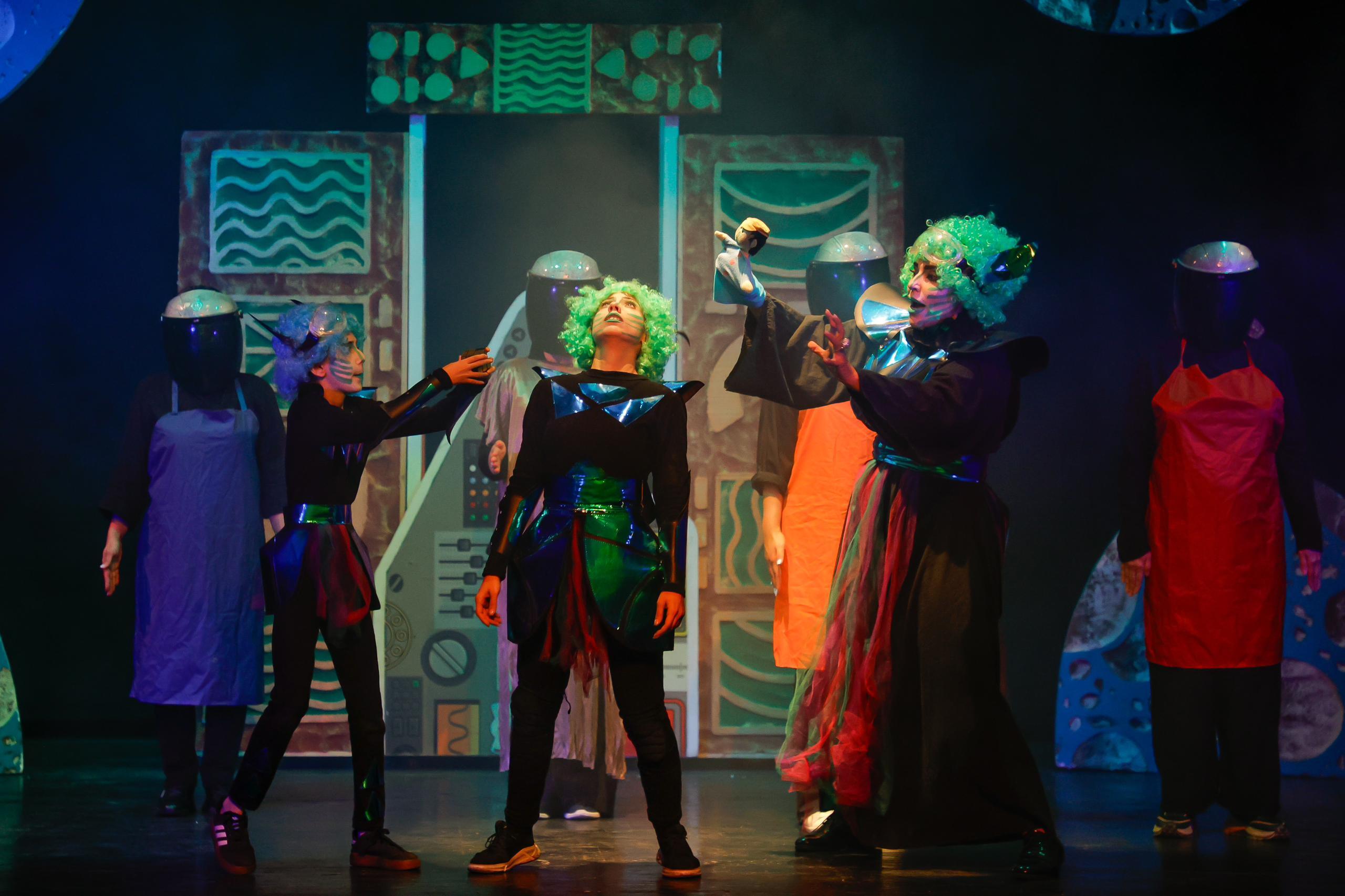 پدرم راهنما بود اما مسیر بازیگری را خودم ساختم/وقتی تئاتر، تخیل و احساسات با هم همآوا میشوند پدرم راهنما بود اما مسیر بازیگری را خودم ساختم/وقتی تئاتر، تخیل و احساسات با هم همآوا میشوند