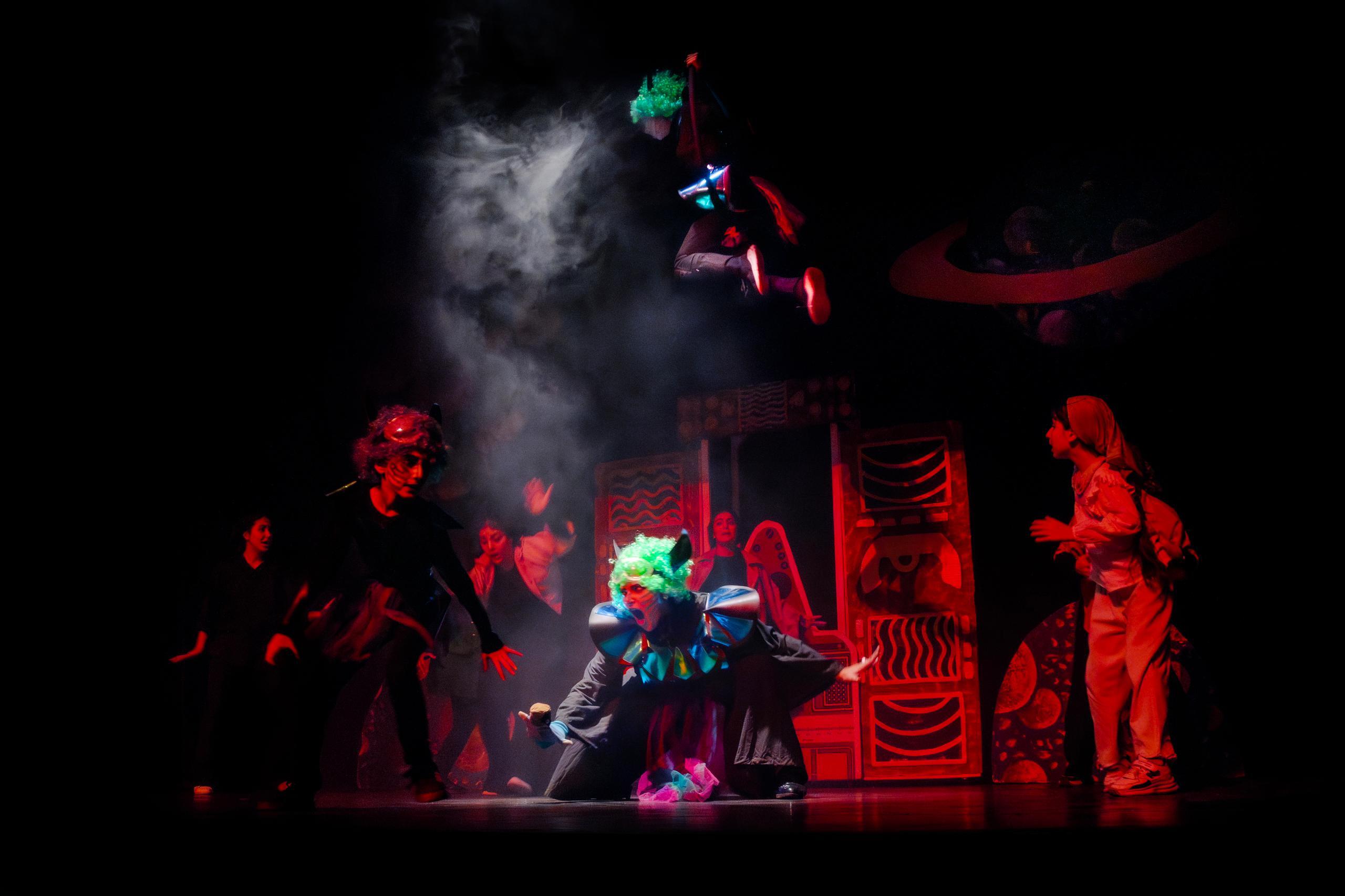 پدرم راهنما بود اما مسیر بازیگری را خودم ساختم/وقتی تئاتر، تخیل و احساسات با هم هم‌آوا می‌شوند