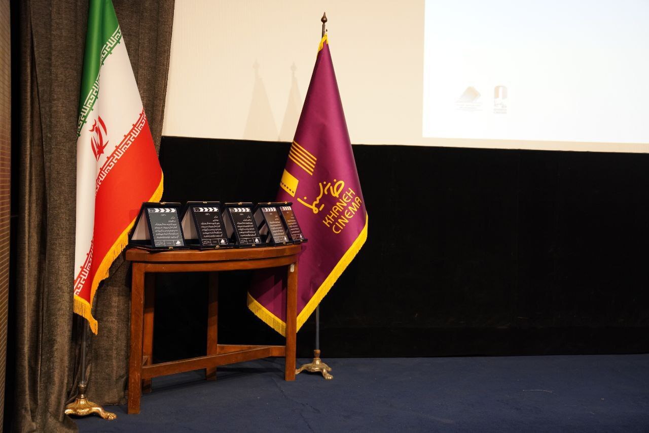 تقدیر از حافظان میراث هنر هفتم در موزه سینما/ هنرمندان لابراتوار سربازان گمنام سینما هستند تقدیر از حافظان میراث هنر هفتم در موزه سینما/ هنرمندان لابراتوار سربازان گمنام سینما هستند