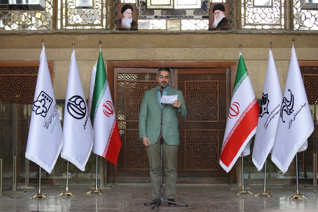 رونمایی از پوستر جشنواره فیلمهای کودکان و نوجوانان توسط فرزندان شهدای جنگ ۱۲روزه رونمایی از پوستر جشنواره فیلمهای کودکان و نوجوانان توسط فرزندان شهدای جنگ ۱۲روزه