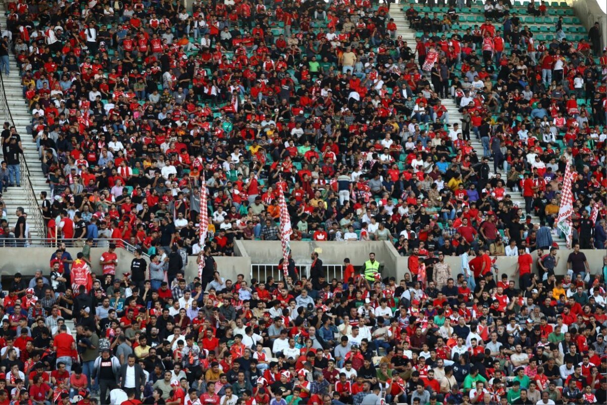 از چمن نامناسب و مسیر خاکی ورزشگاه تختی تا کری ۷ گله هواداران پرسپولیس برای استقلال+فیلم