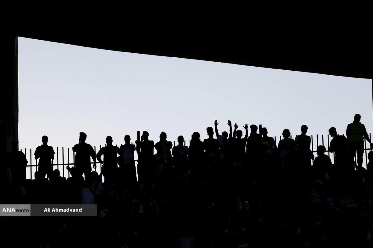 شعار هماهنگ‌شده هواداران پرسپولیس علیه هاشمیان و درویش  بازیکنان «بی‌غیرت» خوانده شدند+فیلم