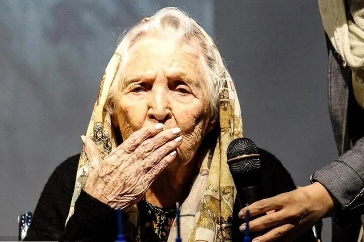 گل‌ها نشان ز باغچه‌بان دارند  از بس که غنچه را شنوا کردی