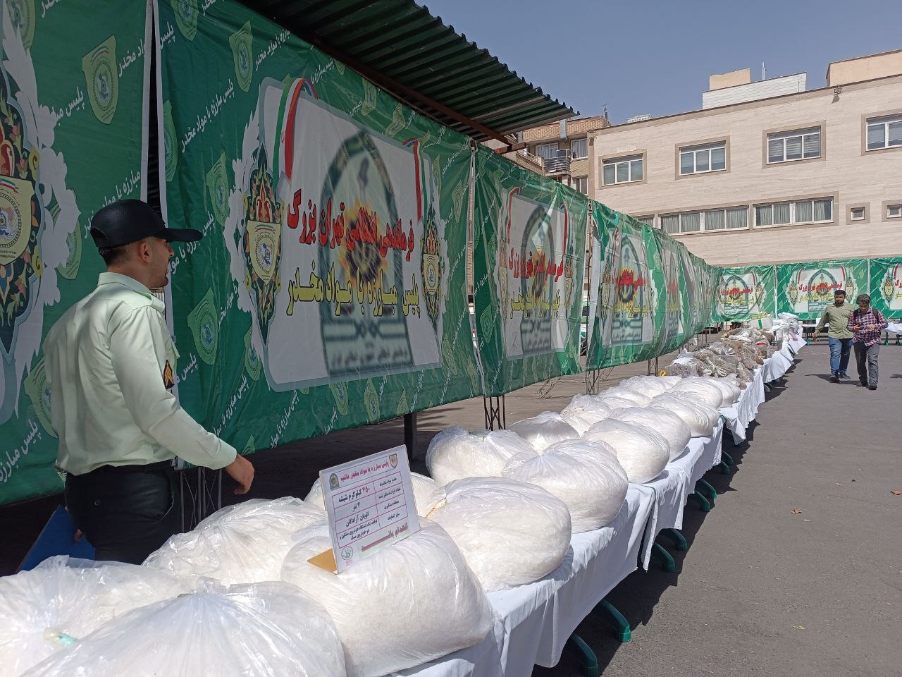 کشف ۷/۵ تن مواد مخدر و دستگیری ۴۸ هزار معتاد متجاهر در تهران کشف ۷/۵ تن مواد مخدر و دستگیری ۴۸ هزار معتاد متجاهر در تهران