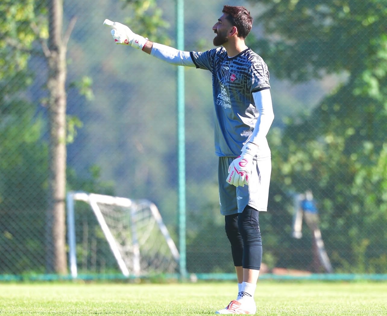 بررسی زیر نقل‌وانتقالات تراکتور |