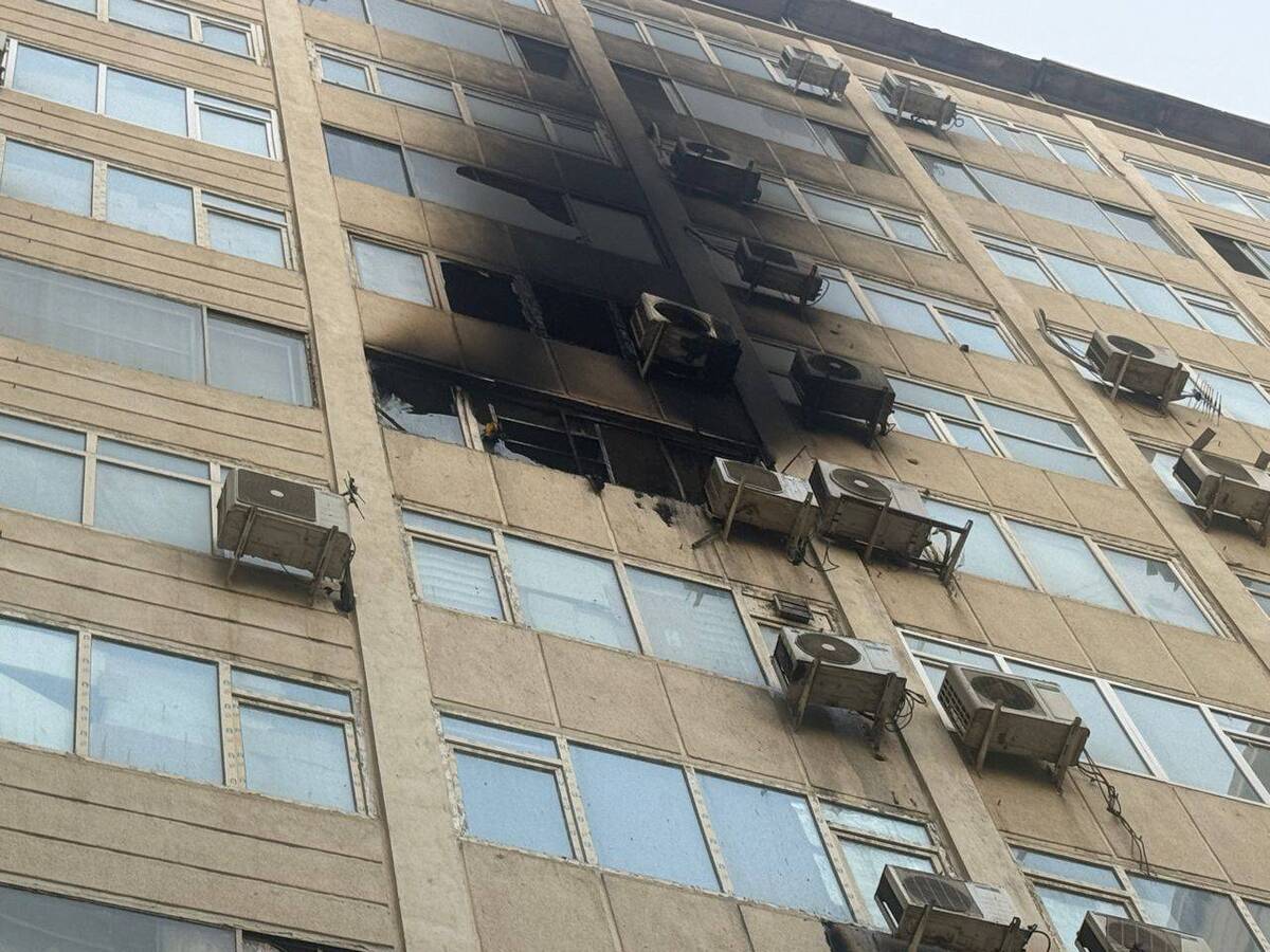 آتش‌سوزی در ساختمان ۱۲ طبقه تجاری خیابان جمهوری مهار شد +فیلم