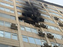 آتش‌سوزی در ساختمان ۱۲ طبقه تجاری خیابان جمهوری مهار شد +فیلم