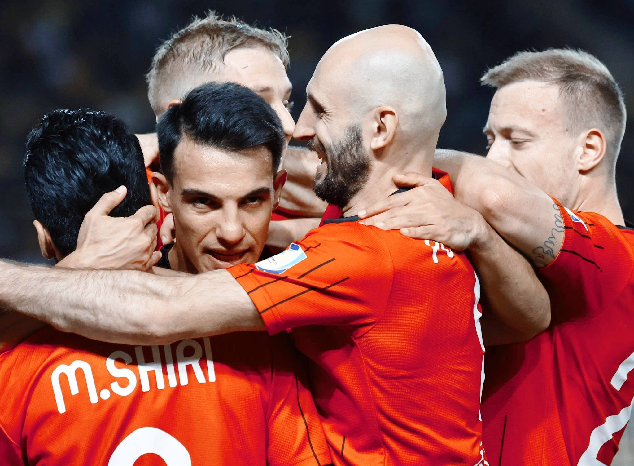 از شعار هواداران پرسپولیس علیه هاشمیان تا خودزنی ملی پوش استقلال/ فرار از مرگ تماشاگران فجرسپاسی