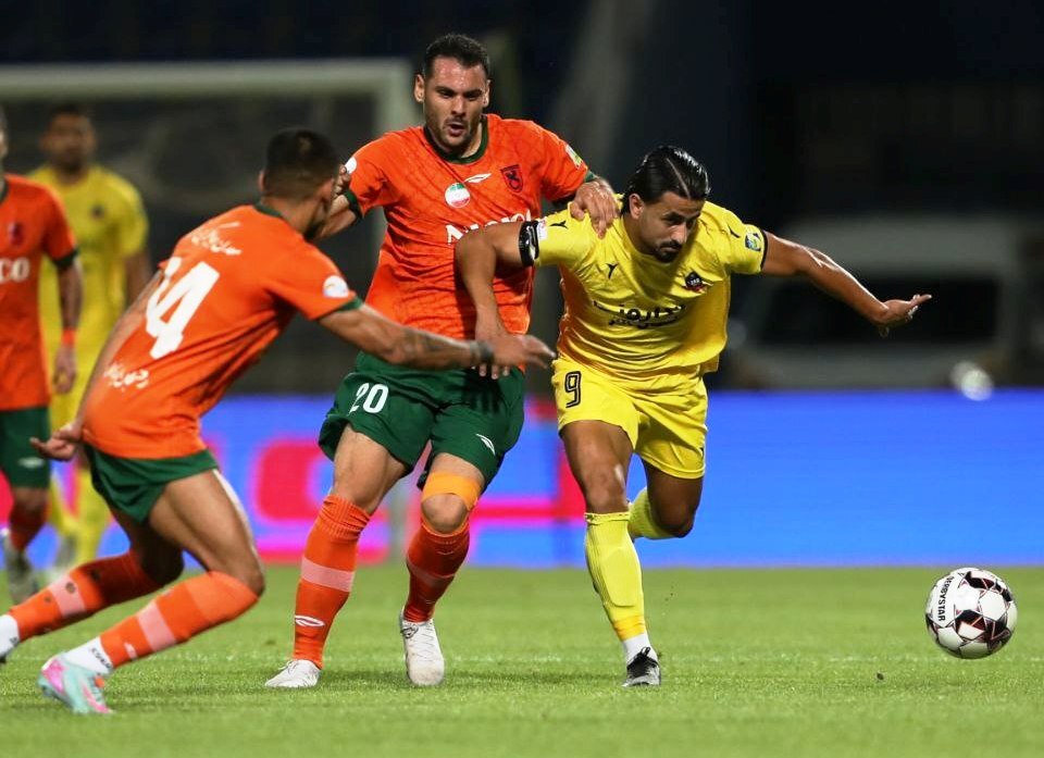 از شعار هواداران پرسپولیس علیه هاشمیان تا خودزنی ملی پوش استقلال/ فرار از مرگ تماشاگران فجرسپاسی