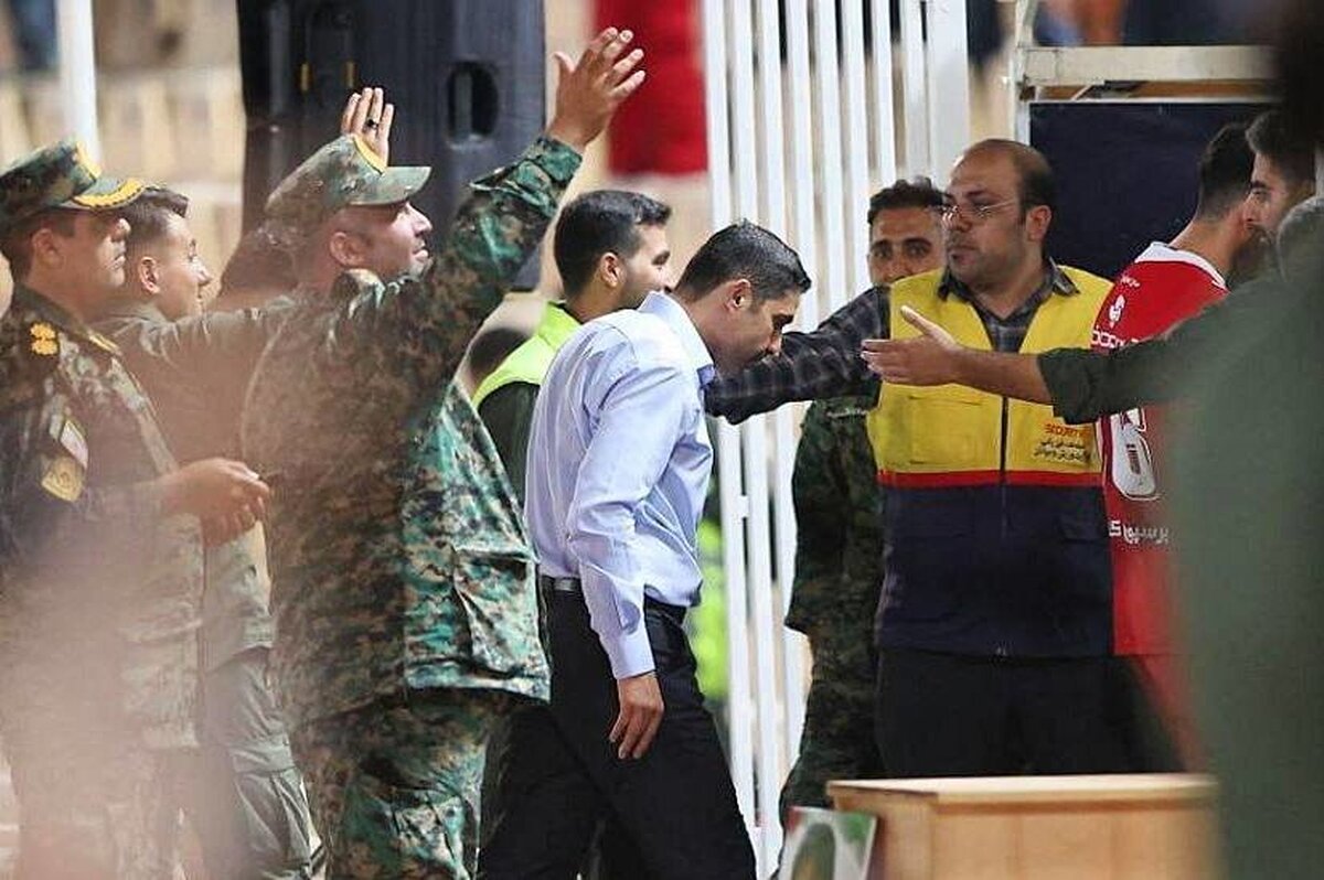 از پرتاب بطری به سمت سرمربی پرسپولیس تا خداحافظی زودهنگام مدافع استقلال  بازگشت آب‌های آلوده و خطر مرگِ تماشاگران به لیگ برتر!