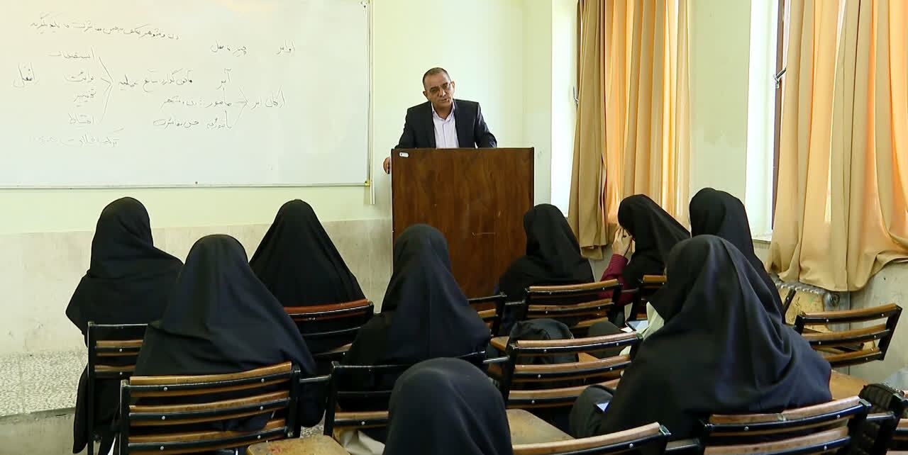 چشماندازهای شغلی رشته زبان و ادبیات فارسی؛ از ویراستاری تا پژوهشگری چشماندازهای شغلی رشته زبان و ادبیات فارسی؛ از ویراستاری تا پژوهشگری