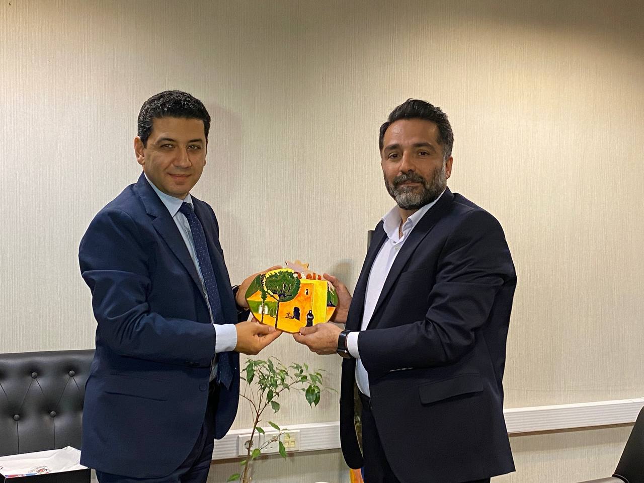 رنگهای پرچم ارمنستان در قلب تهران رنگهای پرچم ارمنستان در قلب تهران