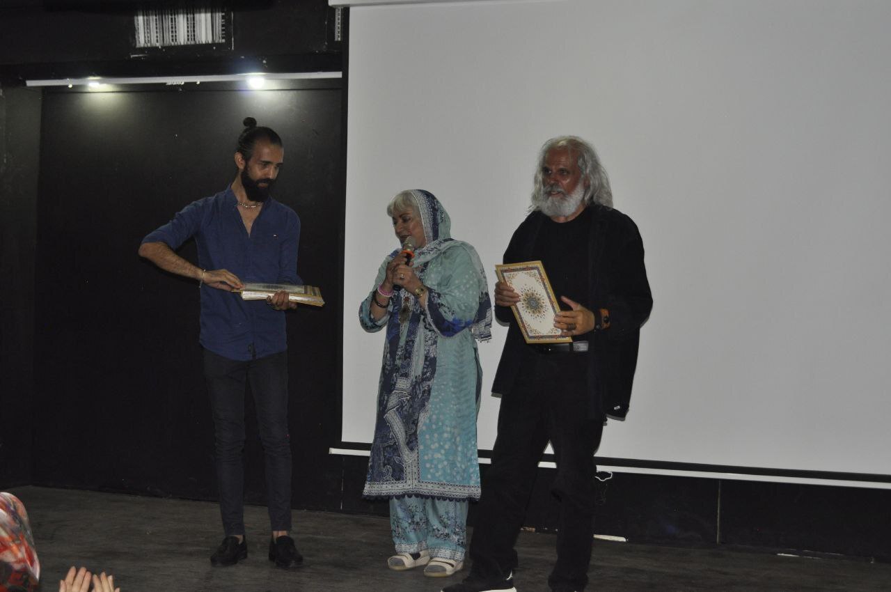 اکران مردمی مستند «سه نقطه مانده تا حسین (ع)» برگزار شد/ پلی میان روایت‌های عاشورایی و زندگی امروز