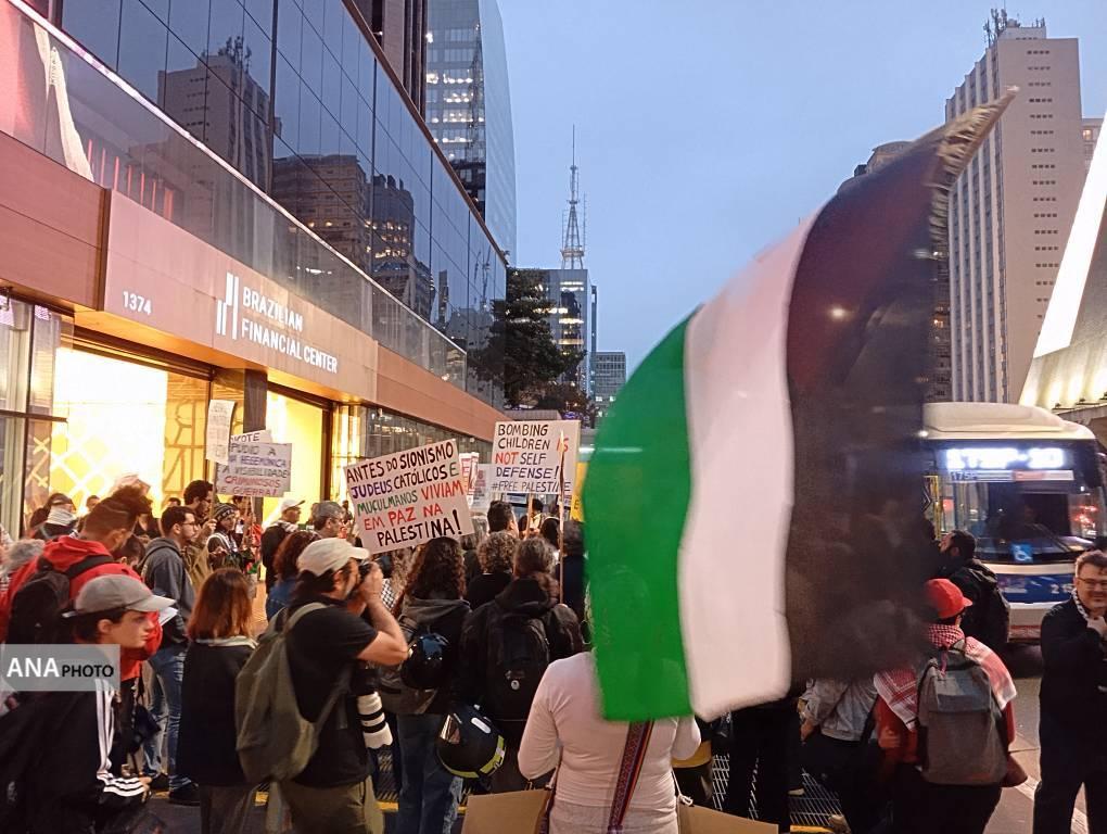 تجمع اعتراضی خبرنگاران برزیلی نسبت به کشتار روزنامه‌نگاران در غزه