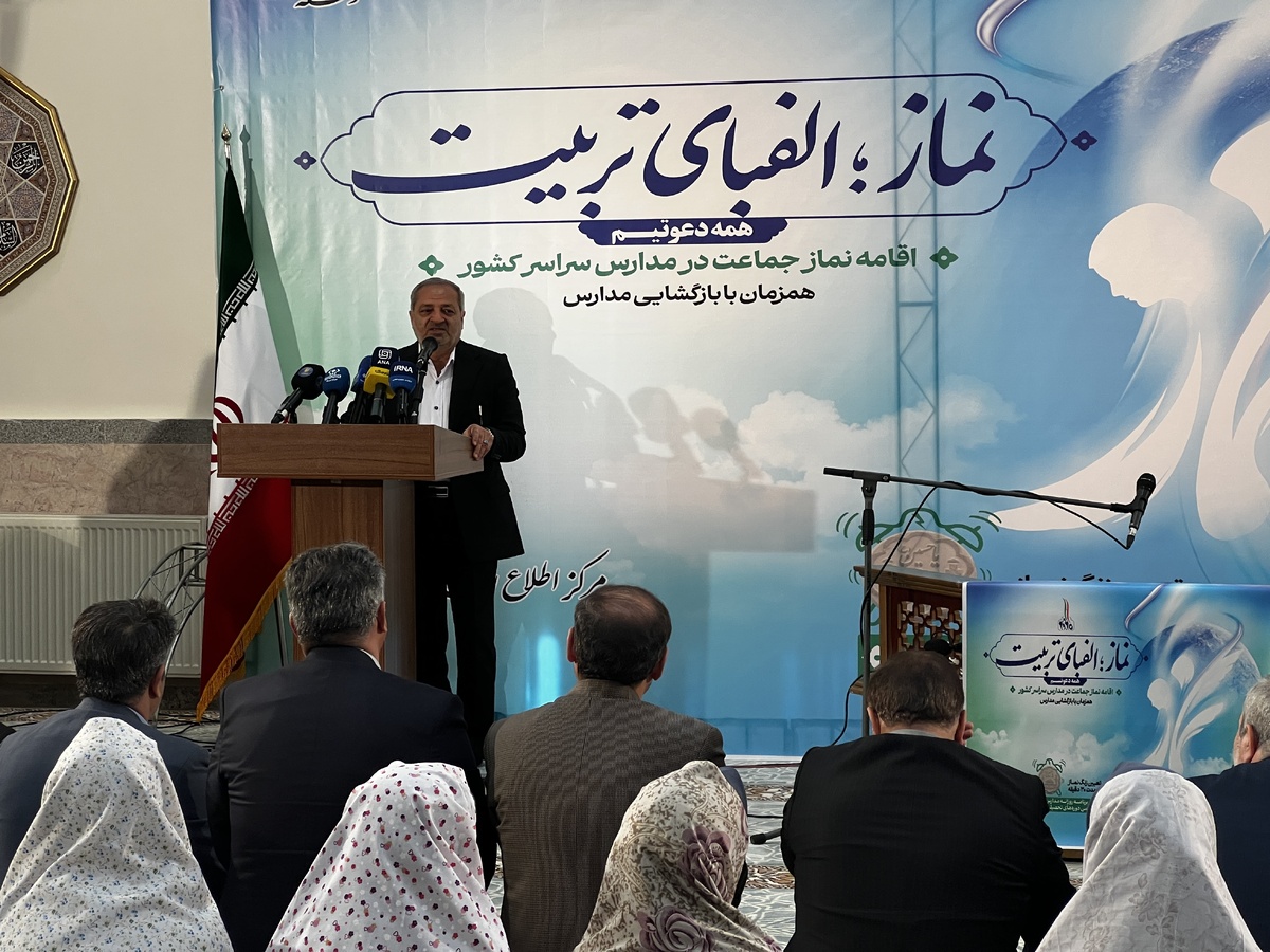 نماز و علم‌آموزی دو بال اصلی تربیت دانش‌آموزان هستند