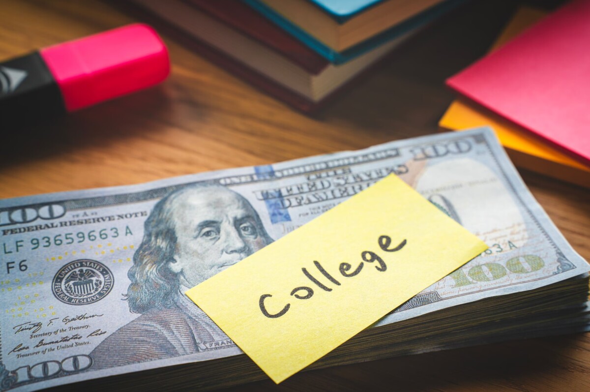 مصائب خانواده‌های آمریکایی برای ادامه تحصیل فرزندان: رویای دانشگاه رفتن در مواجهه با واقعیت‌های مالی