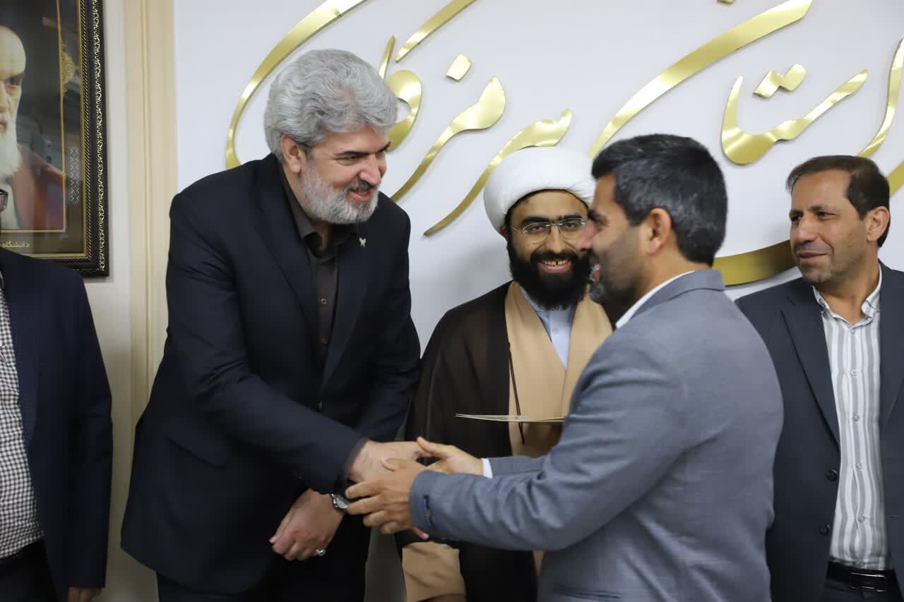 پیوند استراتژیک دانشگاه آزاد هرمزگان با صنایع فولاد و آلومینیوم؛ معرفی ظرفیتها برای فعالیتهای اثربخش منطقهای پیوند استراتژیک دانشگاه آزاد هرمزگان با صنایع فولاد و آلومینیوم؛ معرفی ظرفیتها برای فعالیتهای اثربخش منطقهای