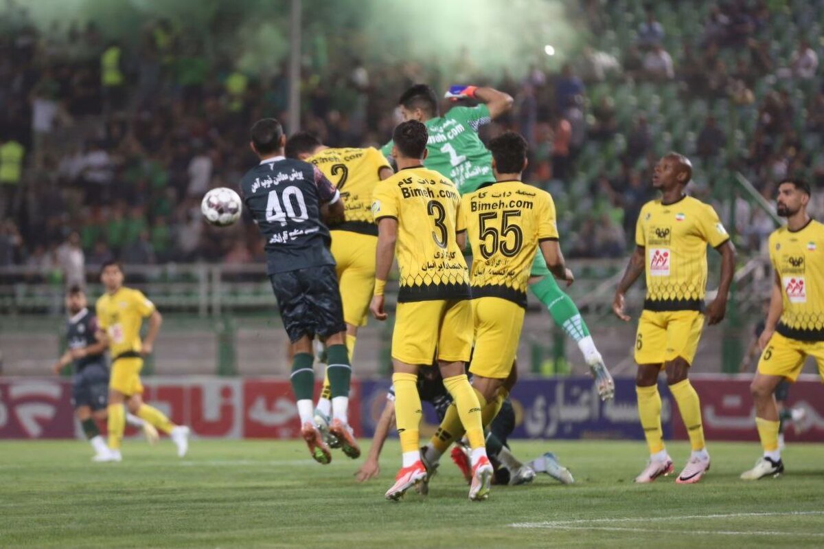 تساوی بی خاصیت در دربی اصفهان  تقسیم امتیاز بین فولاد و تراکتور