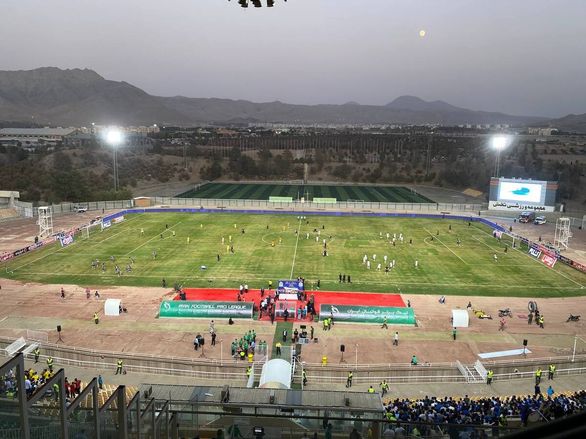 حضور سرمربی چادرملو با ویلچر  شوکه شدن خارجی‌های استقلال از کیفیت زمین چمن