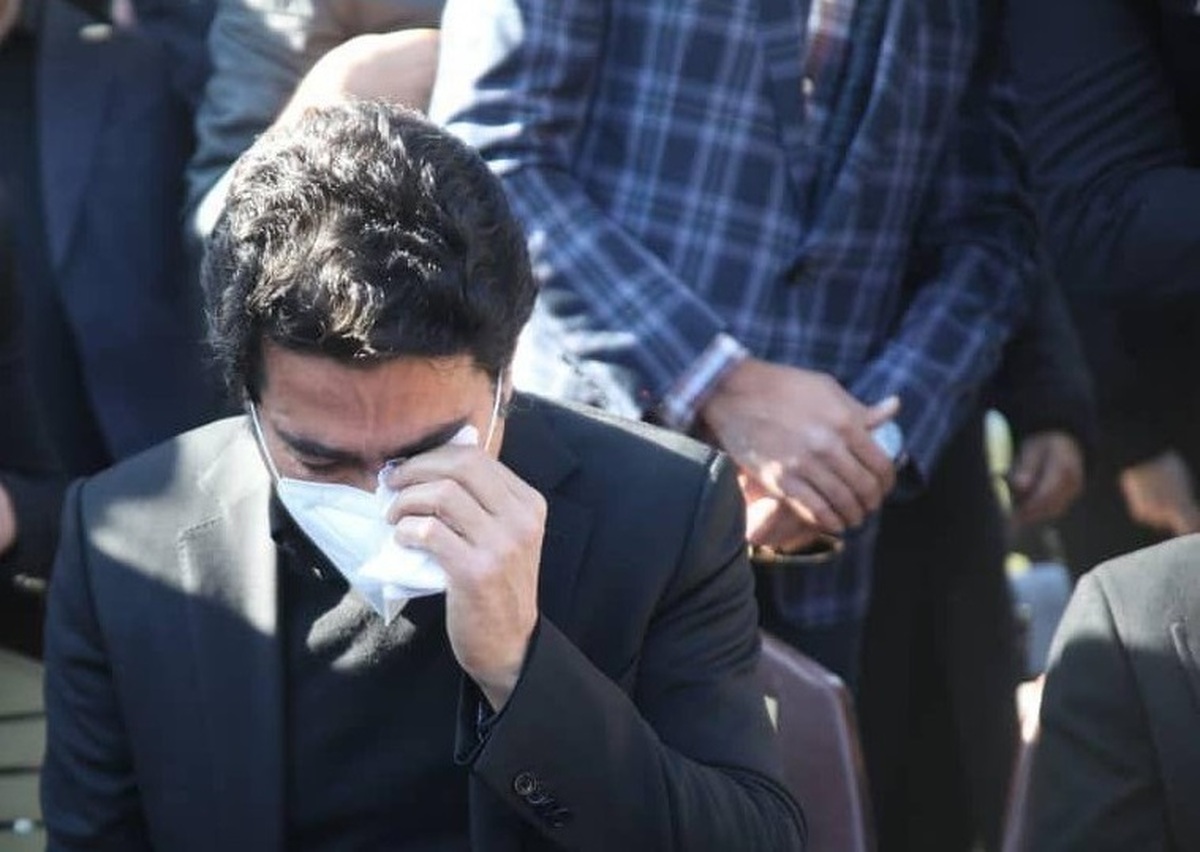 همایون شجریان به سوگ مادر نشست