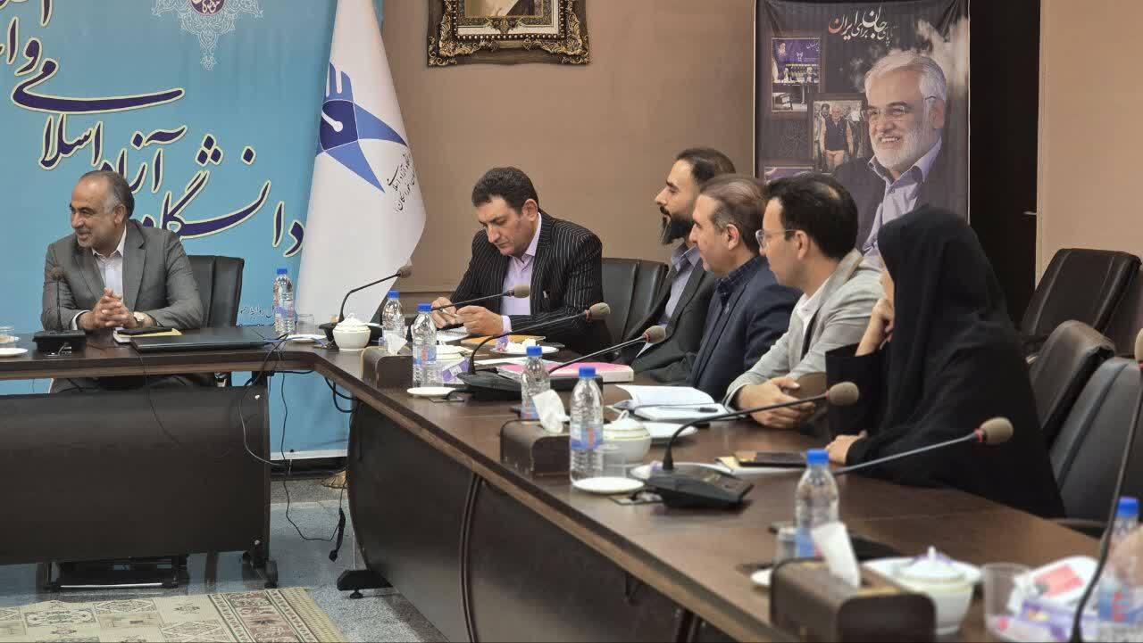 لنجان ترکیبی از میراث و مزرعه؛ برنامهریزی برای رونق گردشگری و کشت گلخانهای با همکاری دانشگاه آزاد لنجان ترکیبی از میراث و مزرعه؛ برنامهریزی برای رونق گردشگری و کشت گلخانهای با همکاری دانشگاه آزاد