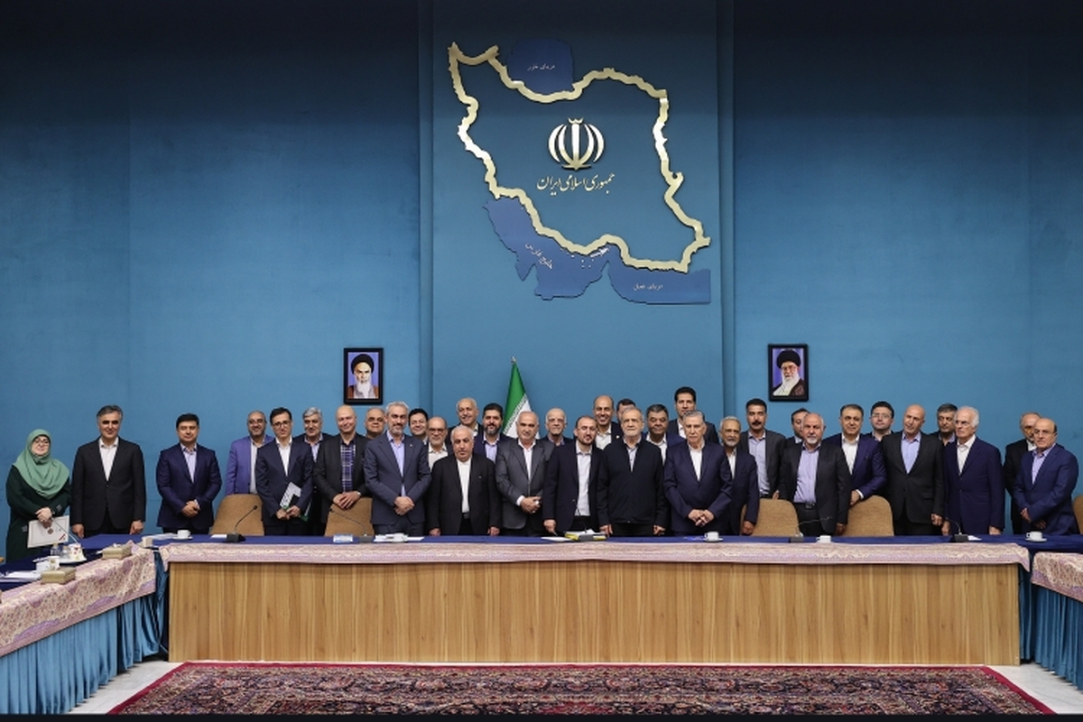 پزشکیان: رمز موفقیت کشور در وحدت، عدالت و انصاف است  وزیر اقتصاد فرمانده اصلاحات گمرک و بنادر شد