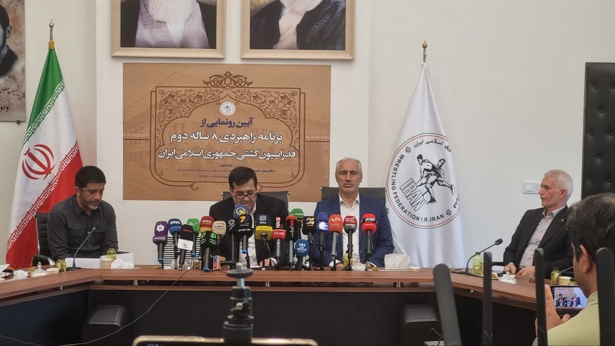 صدا و سیما و حوزه ورزش ۱۵ سال است که با هم بر سر حق پخش اختلاف دارند  در تلاش برای حل موضوع هستیم+فیلم