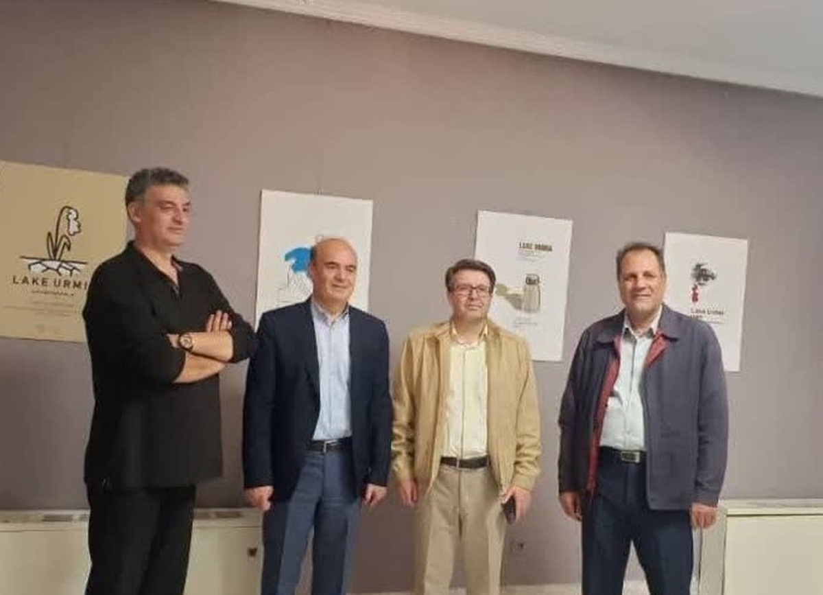 نمایش 20 اثر استاد دانشگاه آزاد تبریز در نمایشگاه پوستر دریاچه ارومیه 