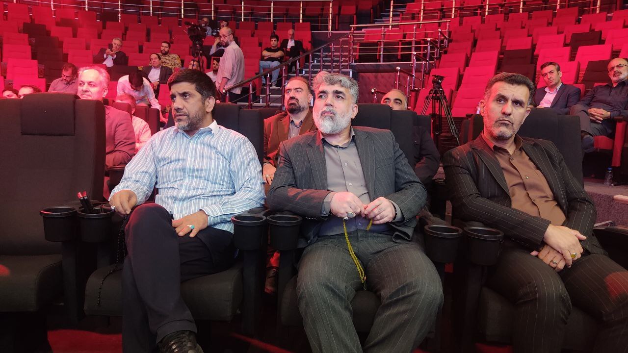 «میاندار گود آب و آتش» رونمایی شد/ علیرضا دبیر: ما شهدا را رها نمیکنیم «میاندار گود آب و آتش» رونمایی شد/ علیرضا دبیر: ما شهدا را رها نمیکنیم