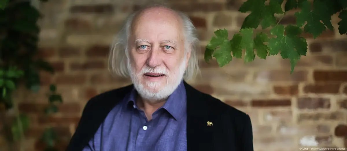 کراسناهورکایی نویسنده‌ای صاحب‌سبک که به نوبل ادبیات اعتباری تازه بخشید