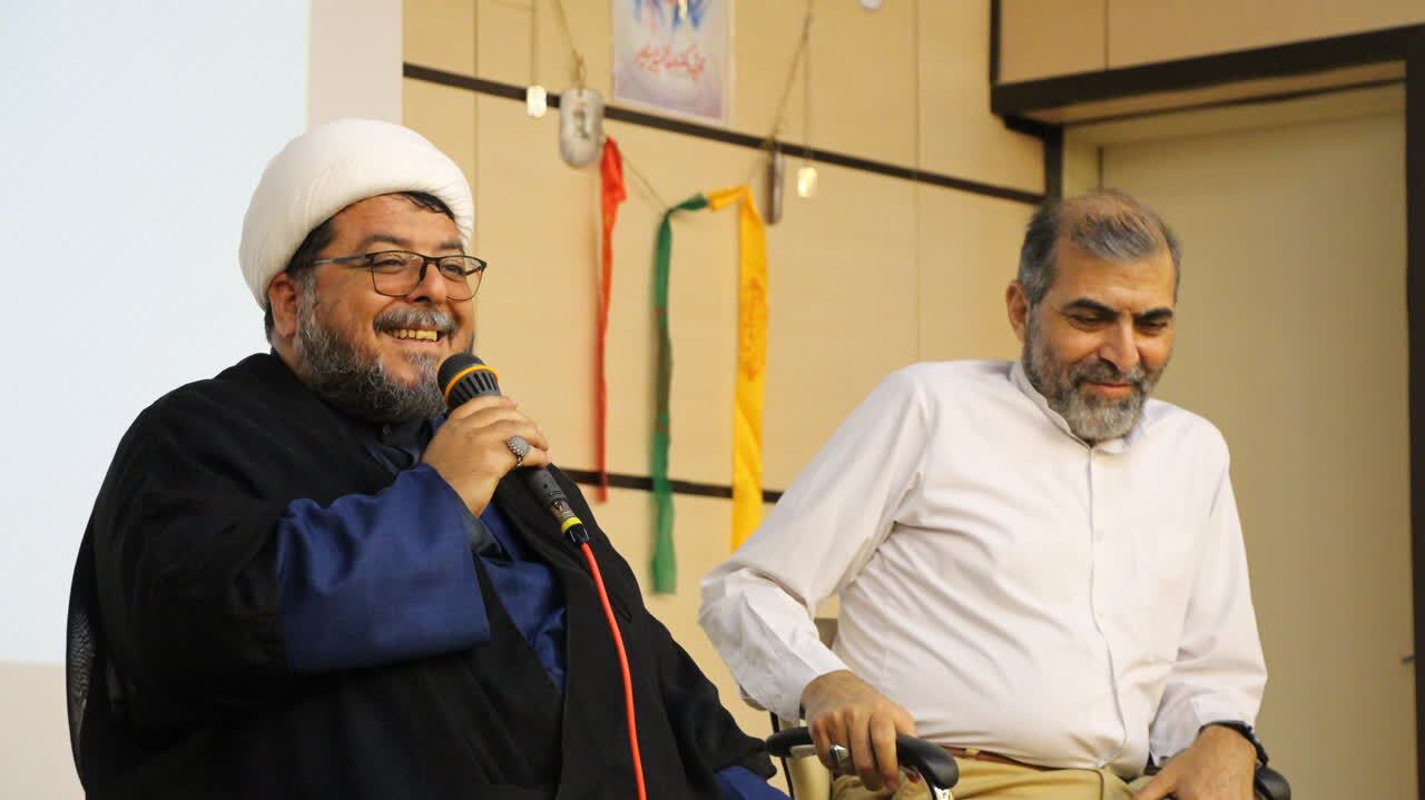 روایت خاطرات جبهه با طنز شیرین؛ دانشجویان شگفت‌زده از شوخ‌طبعی رزمندگان در سنگرها