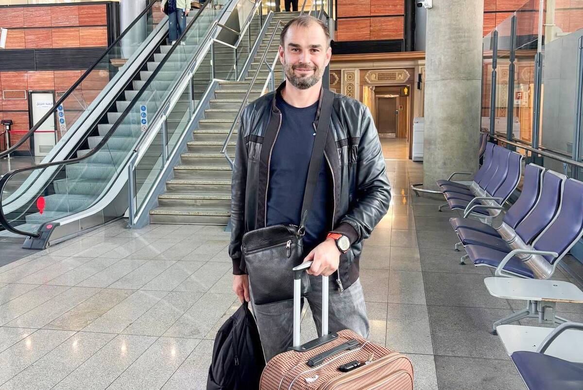 مربی اوکراینی تیم ملی آبهای آرام وارد ایران شد