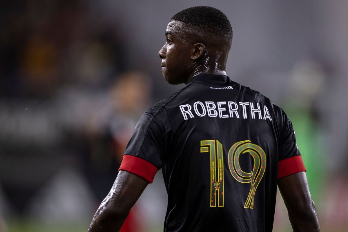 مهاجم هلندی مورد نظر پرسپولیس مخفیانه آمد و رفت  لوییز هم بعد از تست پزشکی تهران را ترک کرد