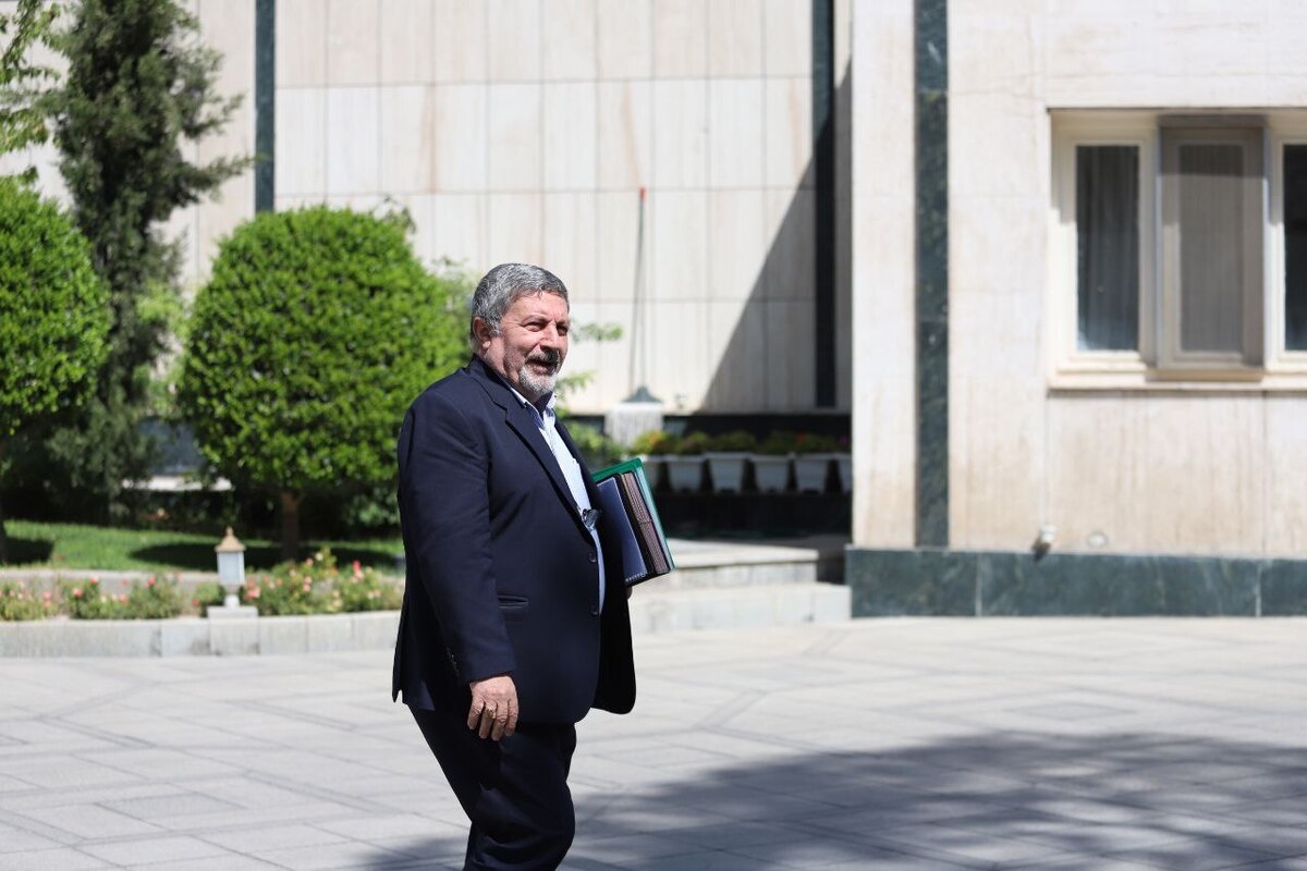 حضرتی: دیدگاه‌های متنوع در کشور محترم است؛ پایبندی رئیس‌جمهور به کاهش تشریفات سفر