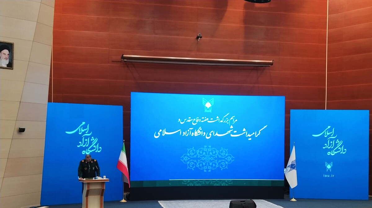 درخت انقلاب با خون شهیدان استوار مانده است