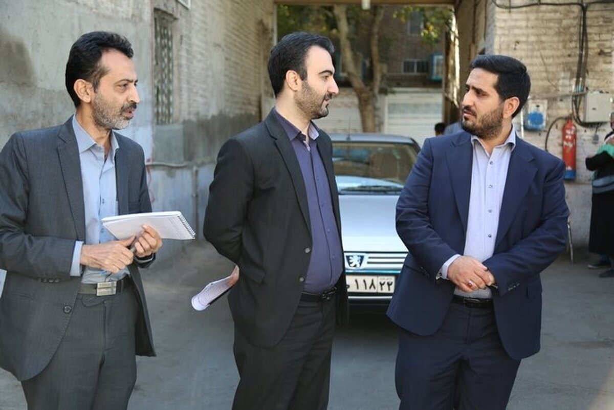 بازدید میدانی شهردار منطقه ۱۰ از محله جی؛ پیگیری مصوبات، بررسی نهرسازی‌ها