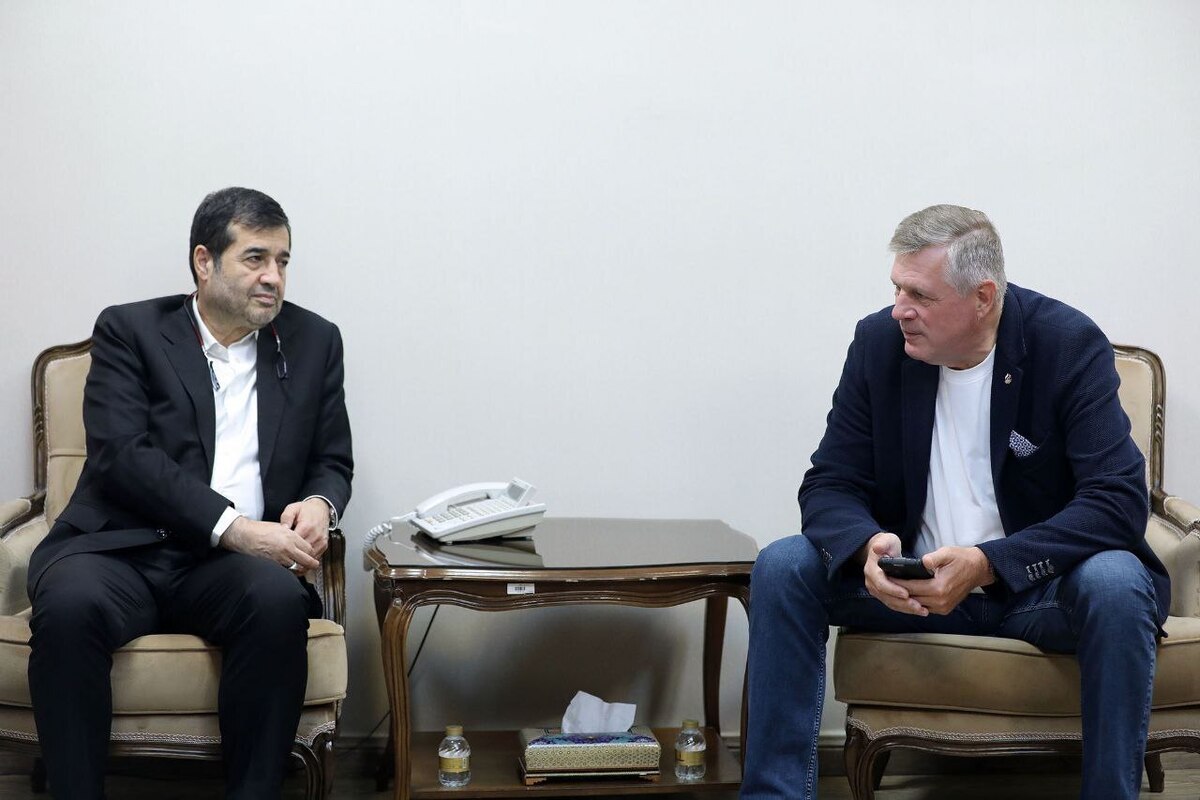 دیدار مربی روسیه‌ای روئینگ با وزیر ورزش و جوانان