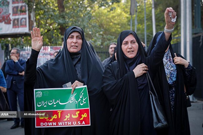 یک استاد دانشگاه: وحدت ملی، توطئه‌های دشمن برای ایجاد شکاف در جامعه ایران را خنثی کرد