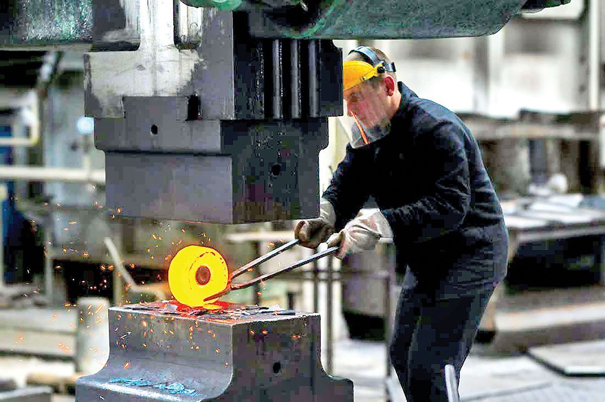 نیمی از صنایع در رکود تولید  تضاد عجیب در صنایع بورسی شهریور ۱۴۰۴