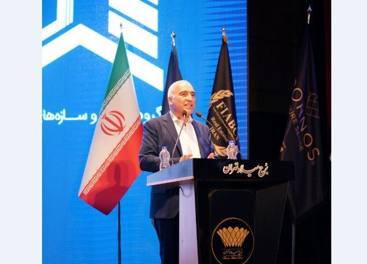 تئاتر می‌تواند سودآور باشد   باید در کنار ستاره‌ها به جوانان میدان داد