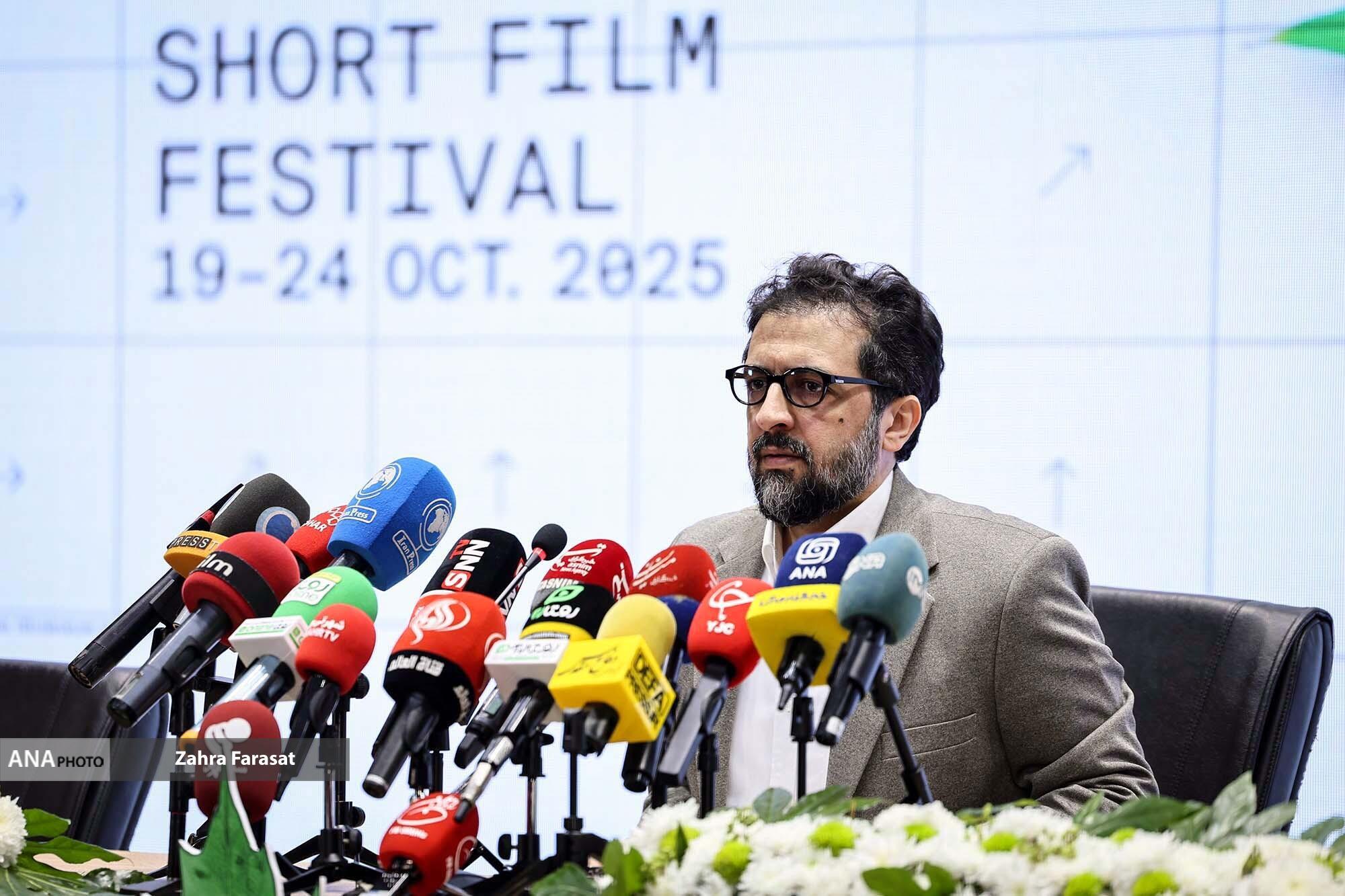 آثار ارسالی به جشنواره فیلم کوتاه تهران مشکل حجاب نداشت/ در حذف یا اضافه کردن آثار نقشی نداشتم