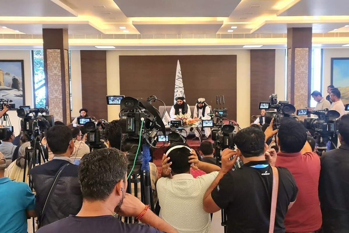 امیرخان متقی: از حاکمیت خود دفاع می‌کنیم و خواهان گفت‌و‌گو هستیم