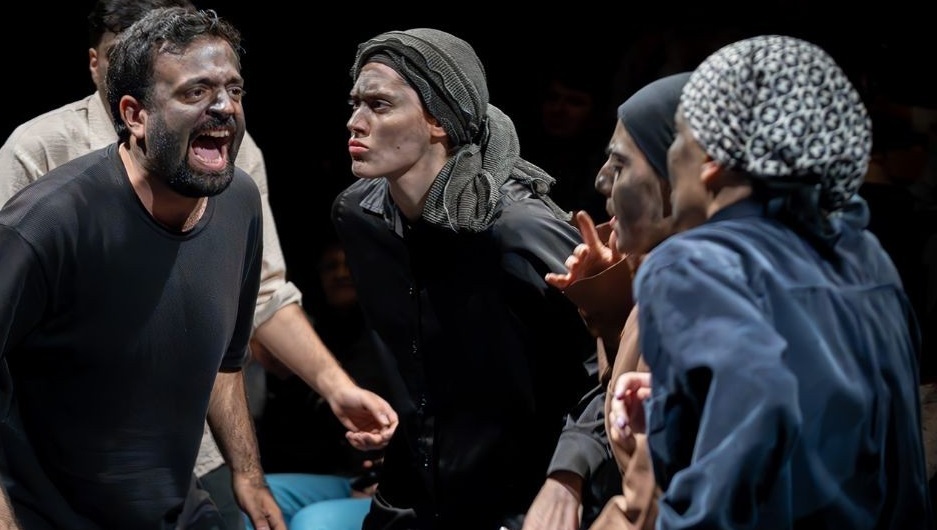 «شب»؛ نگاهی نو به چالشهای اجتماعی از دریچه سیاهبازان/ سیاهی که دیگر نمیخواهد سیاه بماند «شب»؛ نگاهی نو به چالشهای اجتماعی از دریچه سیاهبازان/ سیاهی که دیگر نمیخواهد سیاه بماند