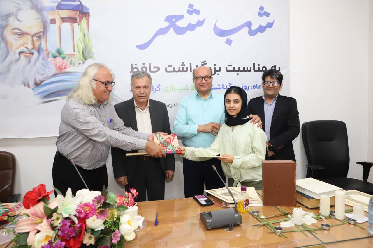 شبشعر دانشجویی؛ جشنی برای پیوند ادبیات و احساس شبشعر دانشجویی؛ جشنی برای پیوند ادبیات و احساس