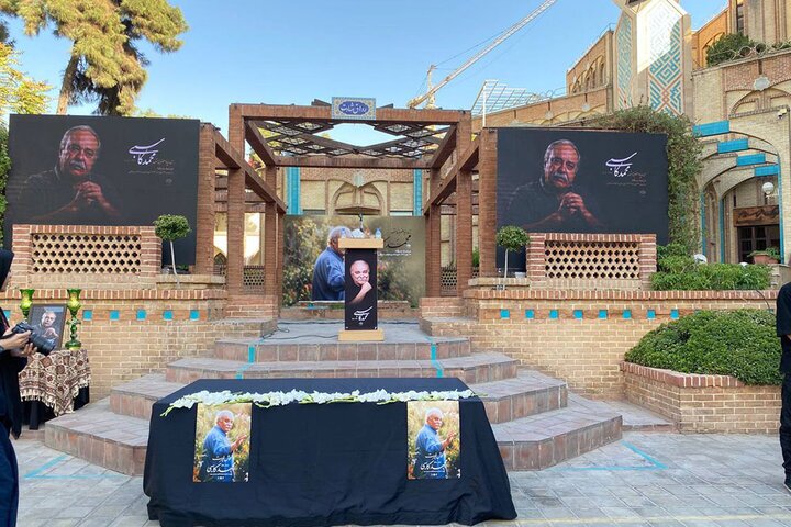 آغاز تشییع پیکر زنده یاد محمد کاسبی/ مردم برای بدرقه مرد خوش رکاب سینما آمدند+ فیلم و عکس آغاز تشییع پیکر زنده یاد محمد کاسبی/ مردم برای بدرقه مرد خوش رکاب سینما آمدند+ فیلم و عکس