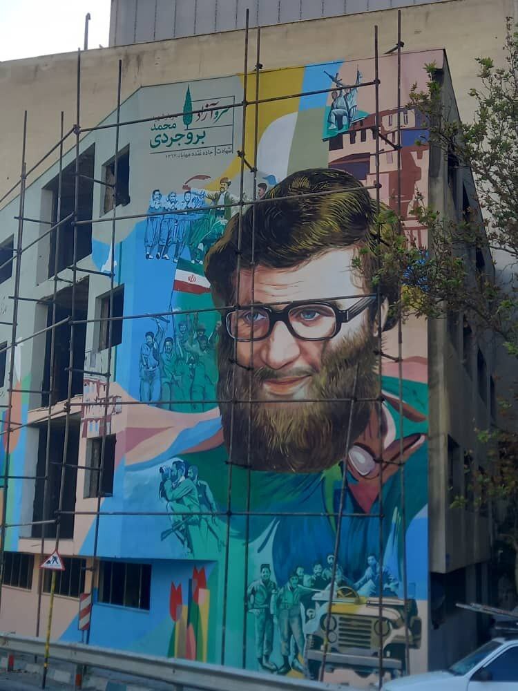 نقاشی دیواری شهید بروجردی در بزرگراه کردستان رونمایی شد نقاشی دیواری شهید بروجردی در بزرگراه کردستان رونمایی شد