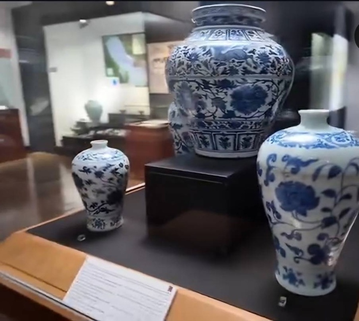 نمایشگاه «ارمغان ابریشم» افتتاح شد  روایتی از هزاران سال پیوند فرهنگی ایران و چین با نمایش ۹۰ اثر